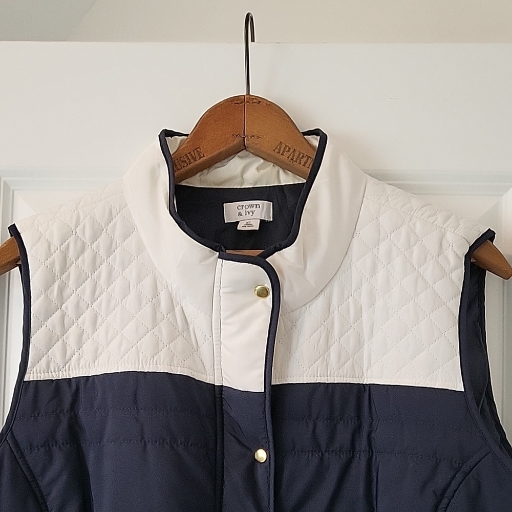 Crown & Ivy Quilted Vest Navy Blue and Cream Classic Design - Picture 2 of 8